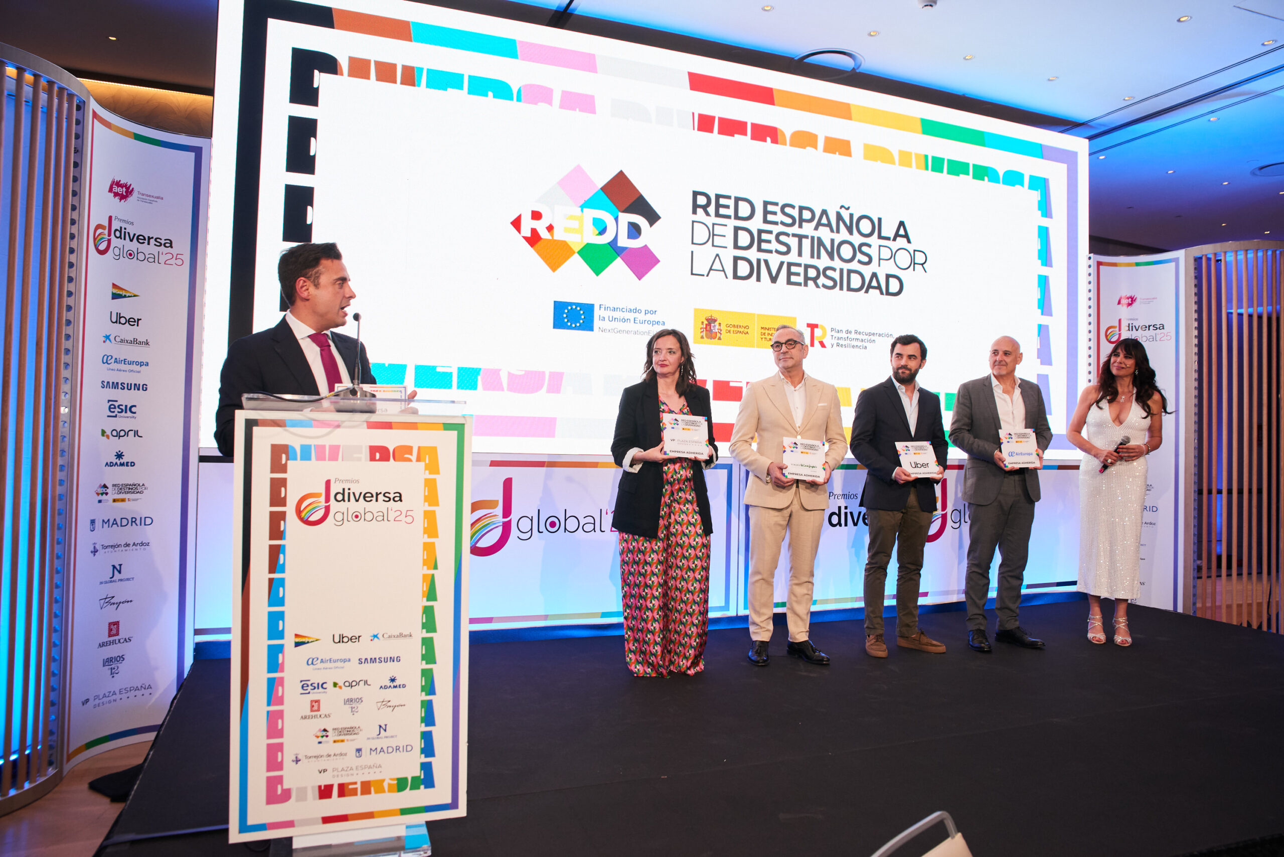 Uber, Viajes El Corte Inglés, Air Europa y el hotel VP Plaza España Design oficializan su adhesión a REDD en los Premios Diversa 2025